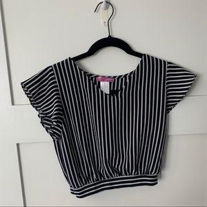 Cute striped top with ruffled sleeves.